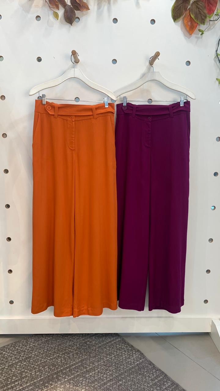 Calça pantalona com cós sobreposto