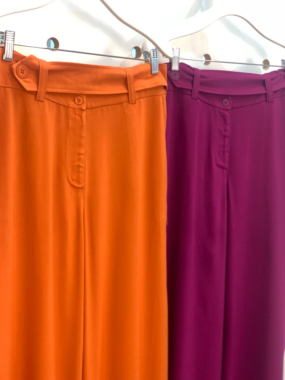 Calça pantalona com cós sobreposto