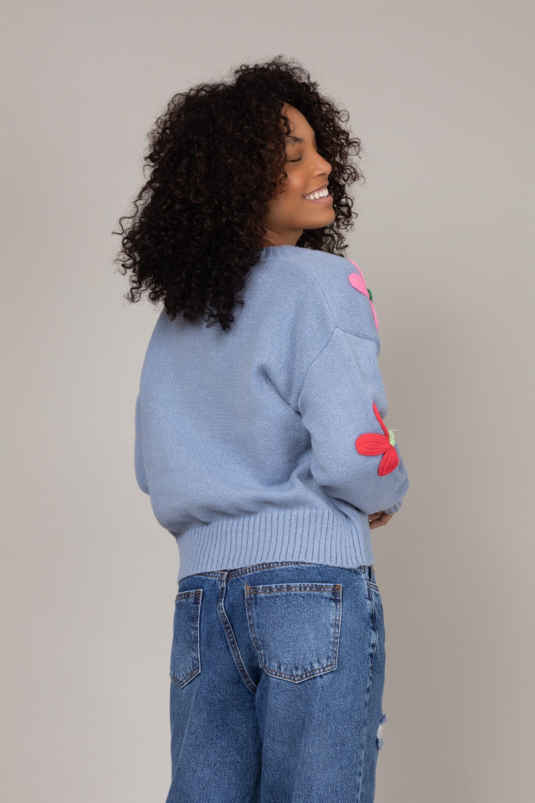Cardigan de tricot floral