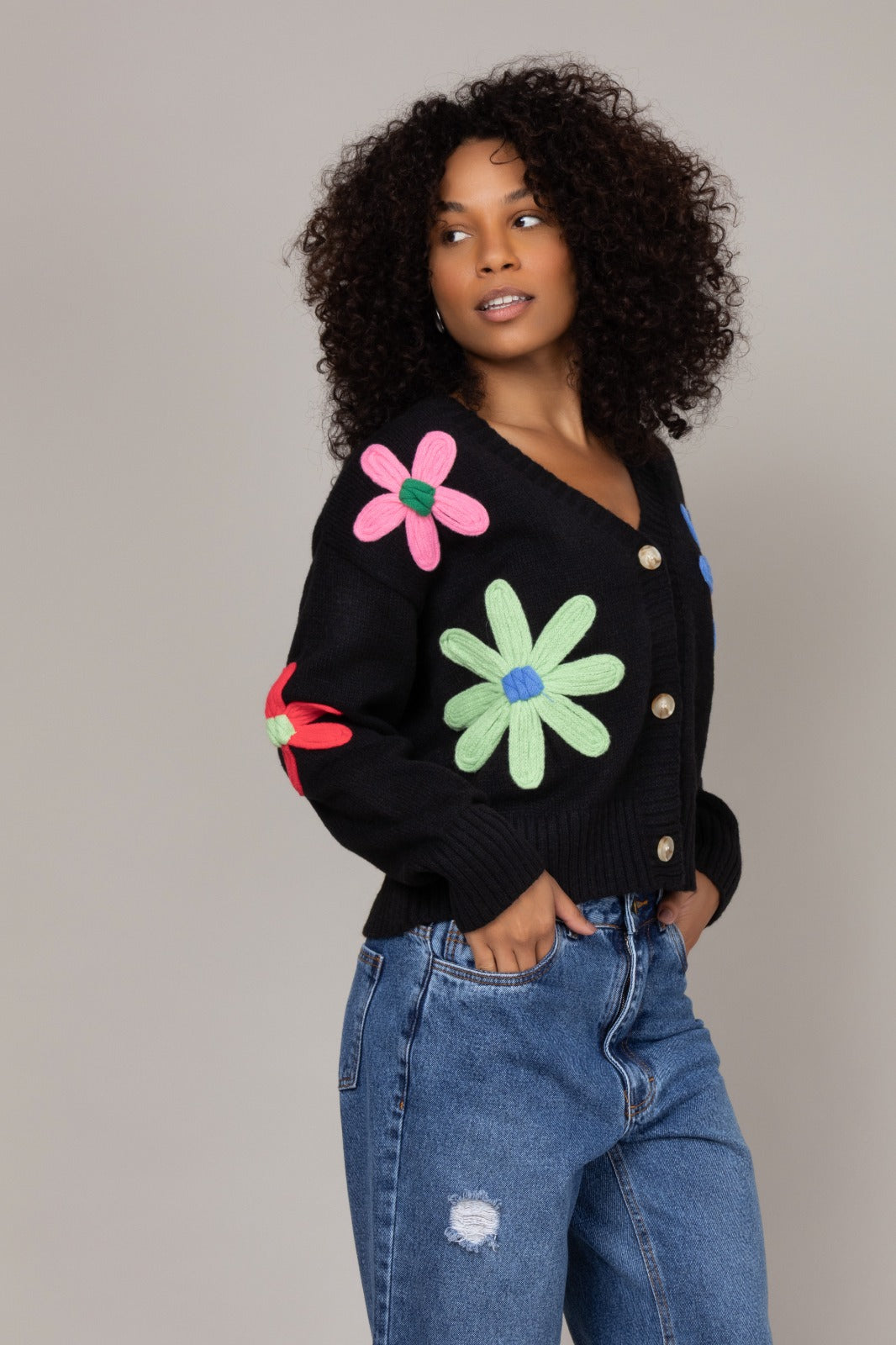 Cardigan de tricot floral