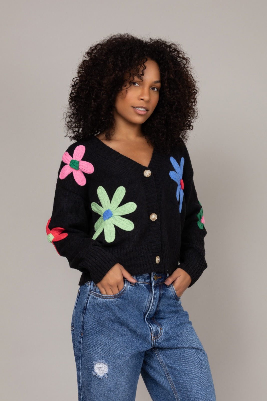 Cardigan de tricot floral