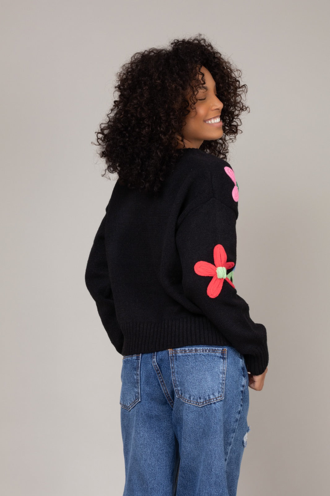 Cardigan de tricot floral