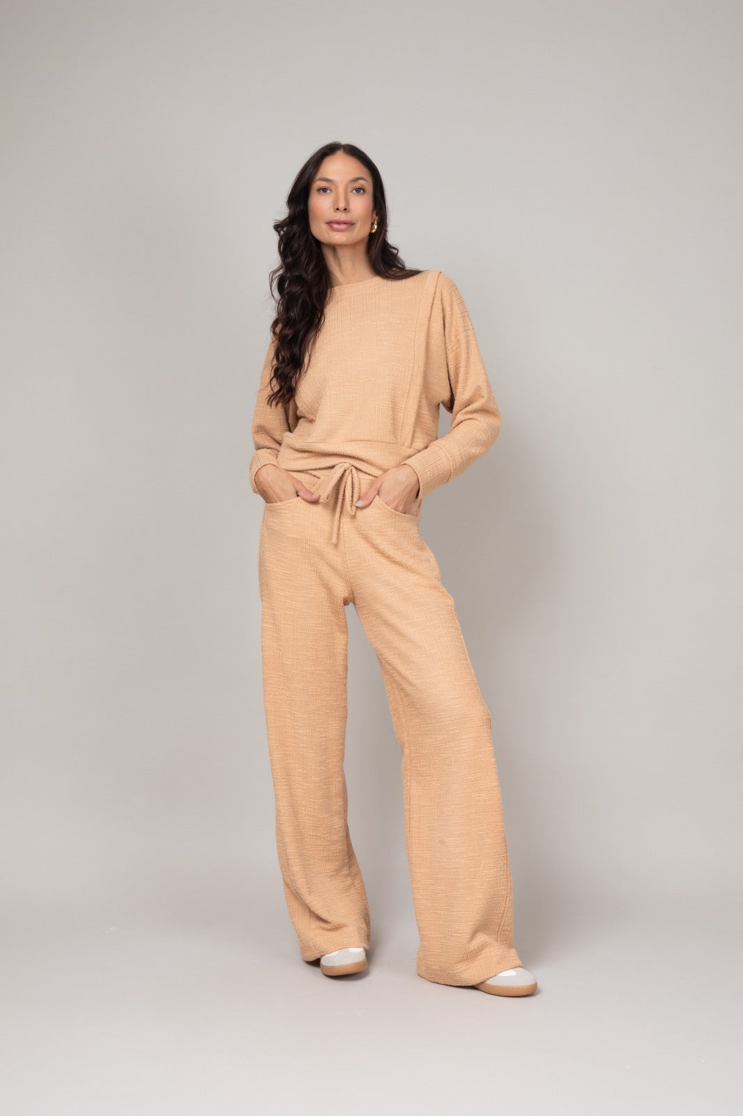 Conjunto confortável em malha texturizada