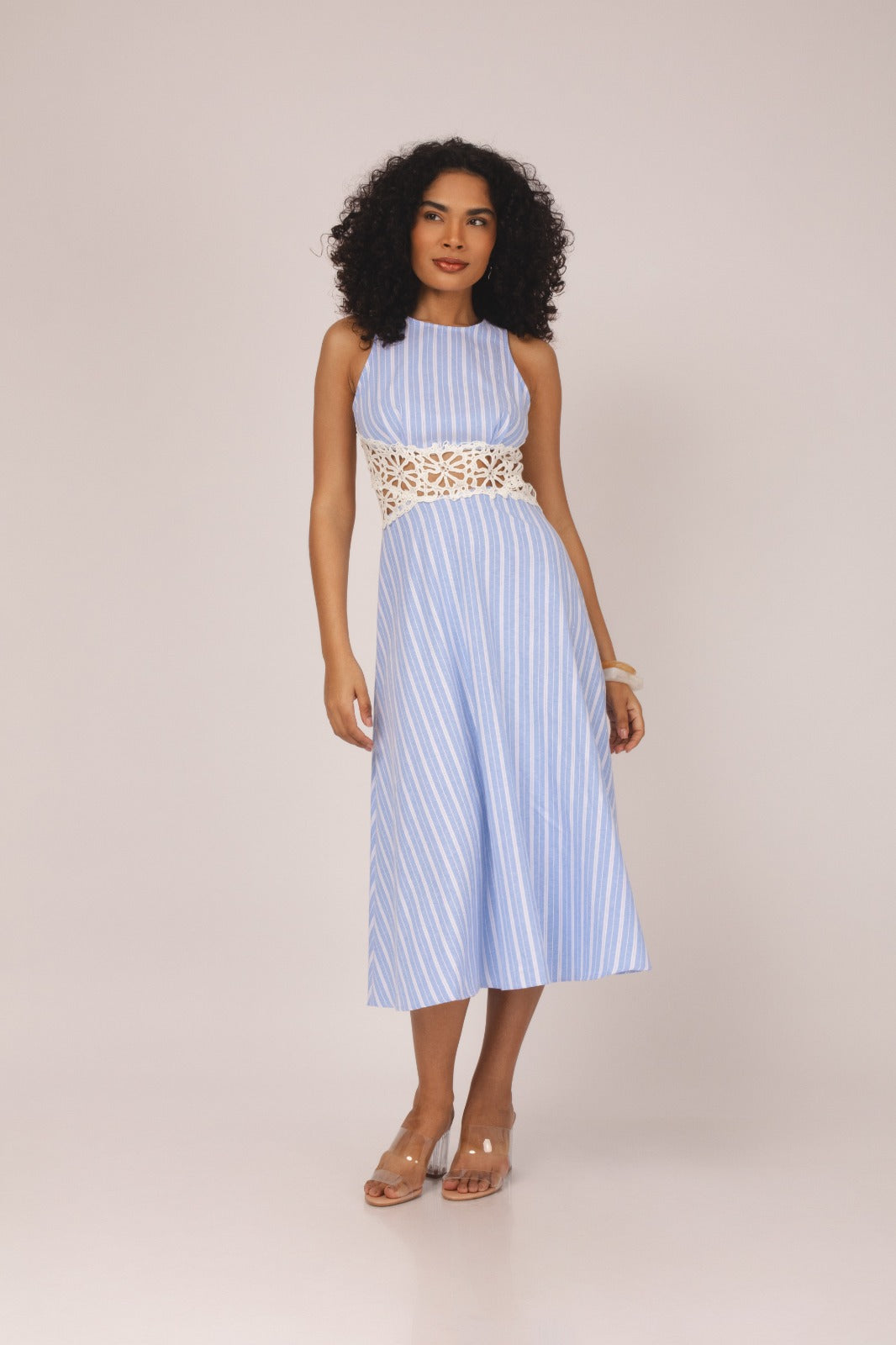 Vestido listrado com renda