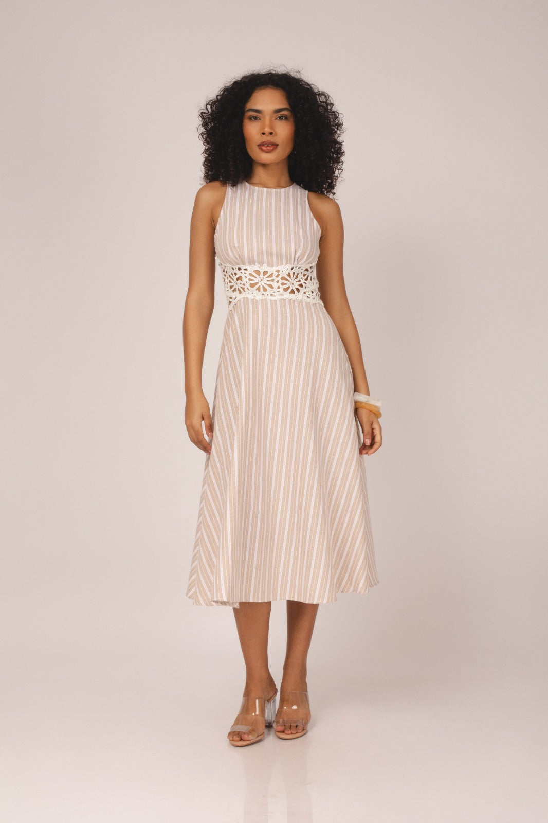 Vestido listrado com renda