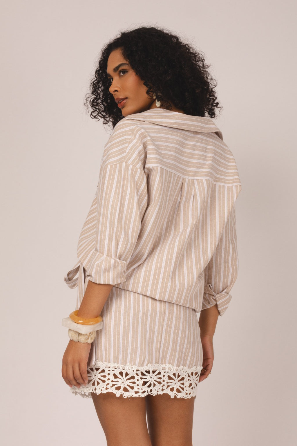 Conjunto listrado com renda