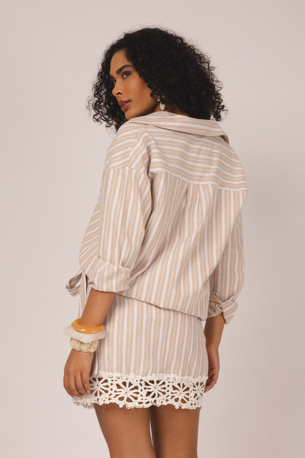 Conjunto listrado com renda