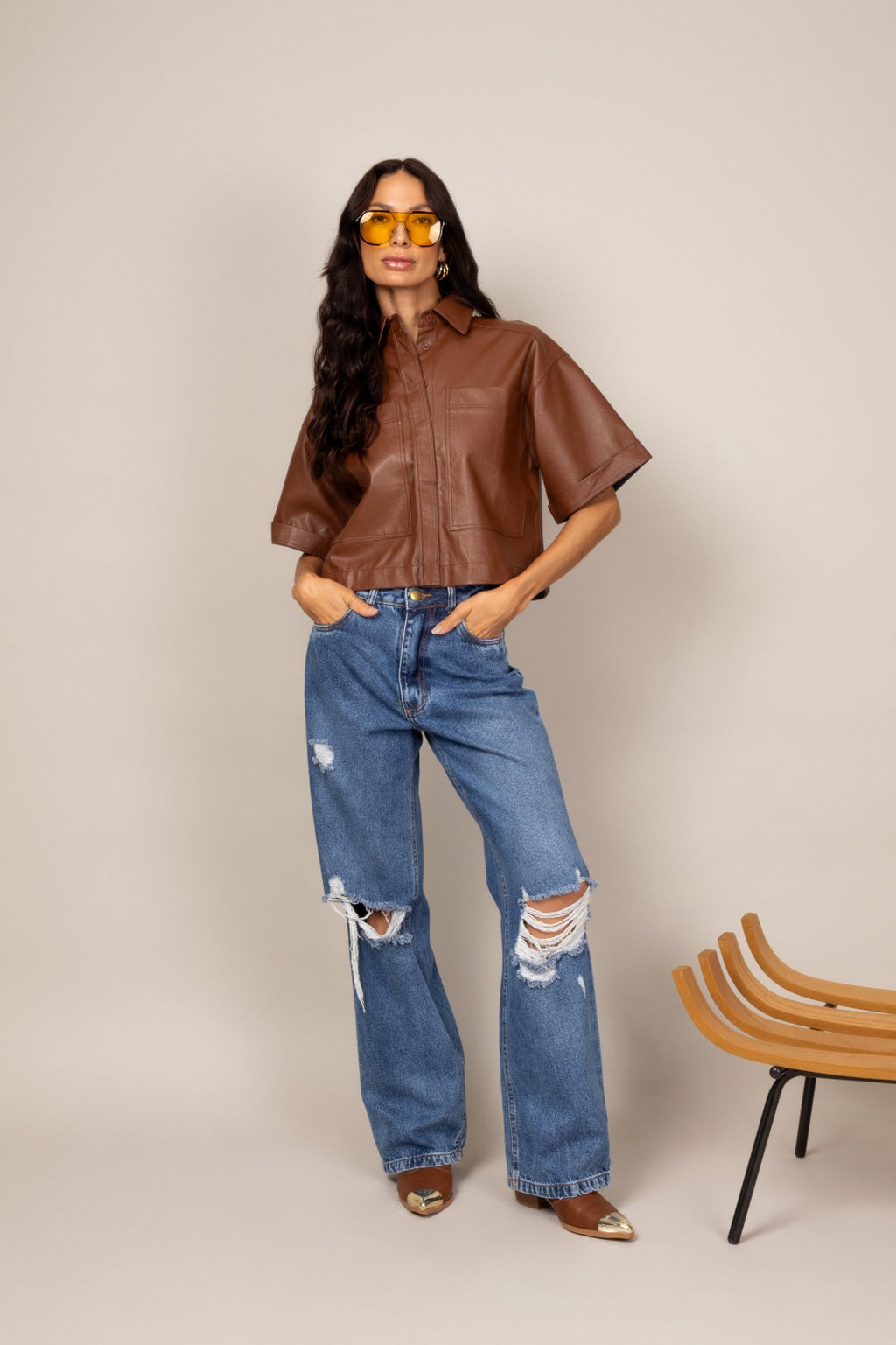 Camisa cropped de couro