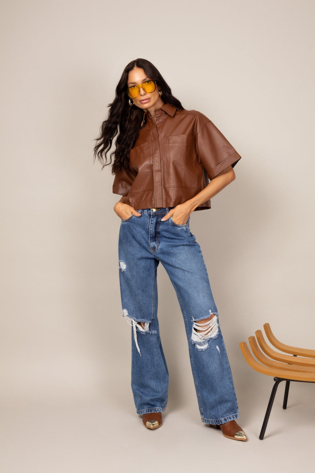 Camisa cropped de couro