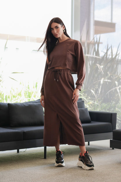 Conjunto de blusa cropped e saia