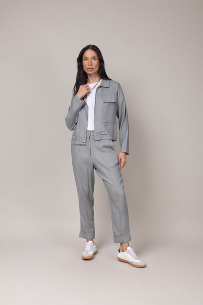 Conjunto moderno calça e jaqueta