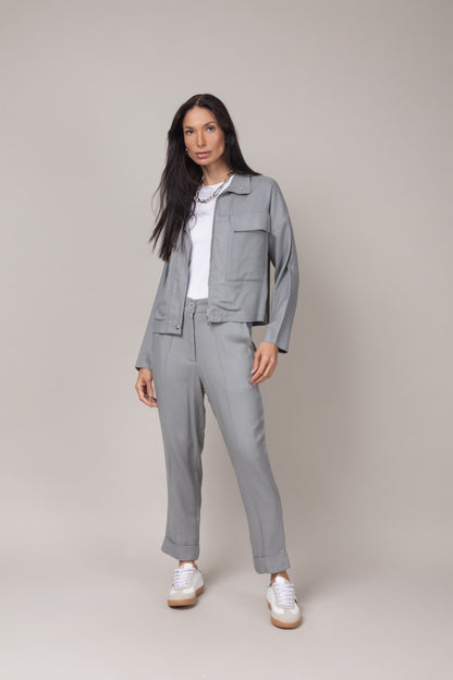 Conjunto moderno calça e jaqueta