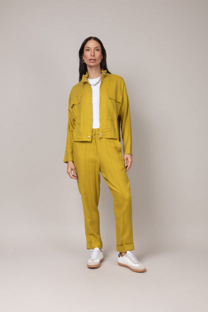 Conjunto moderno calça e jaqueta