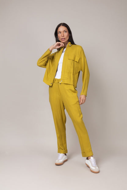 Conjunto moderno calça e jaqueta