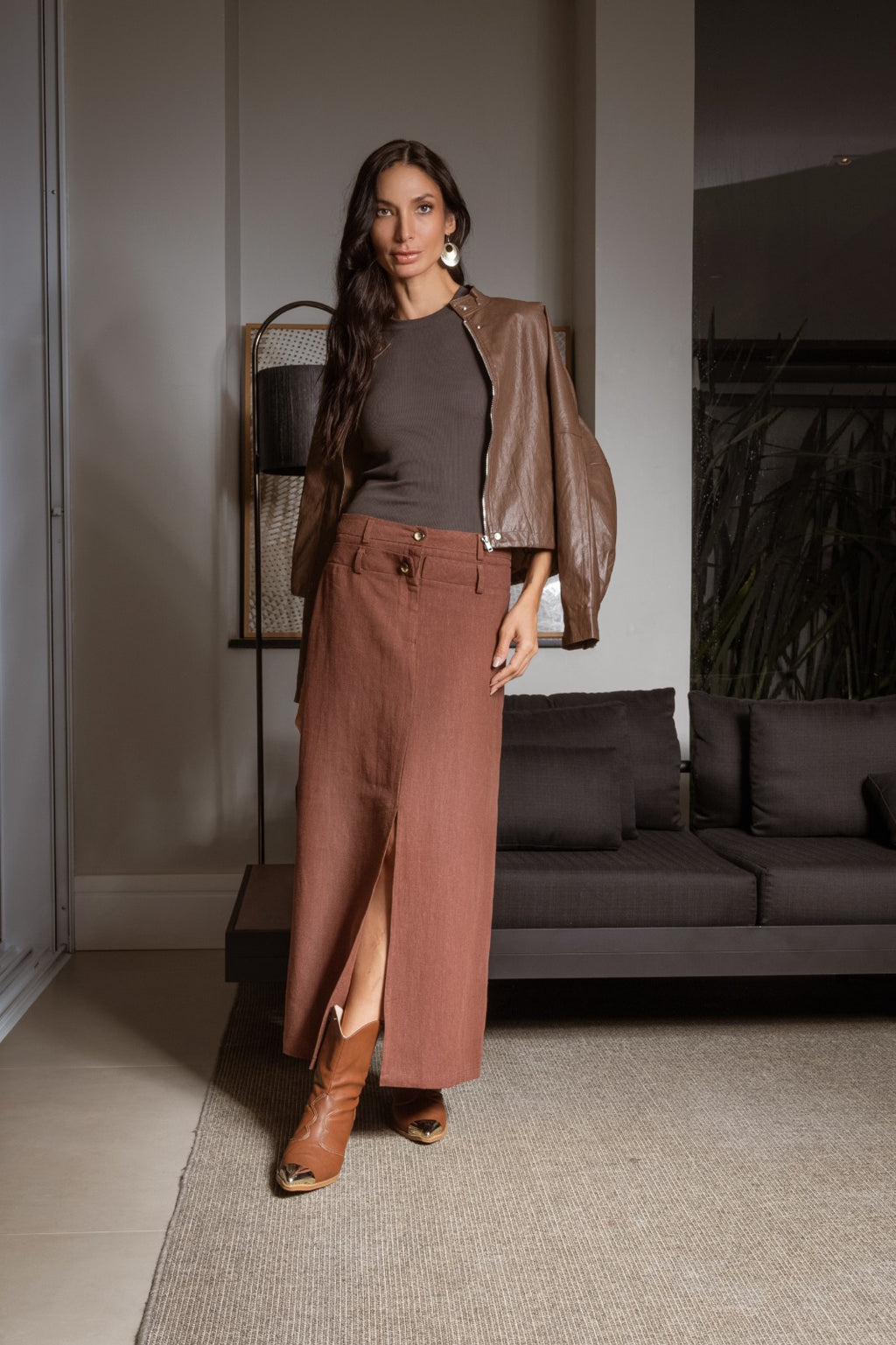 Saia midi com fenda