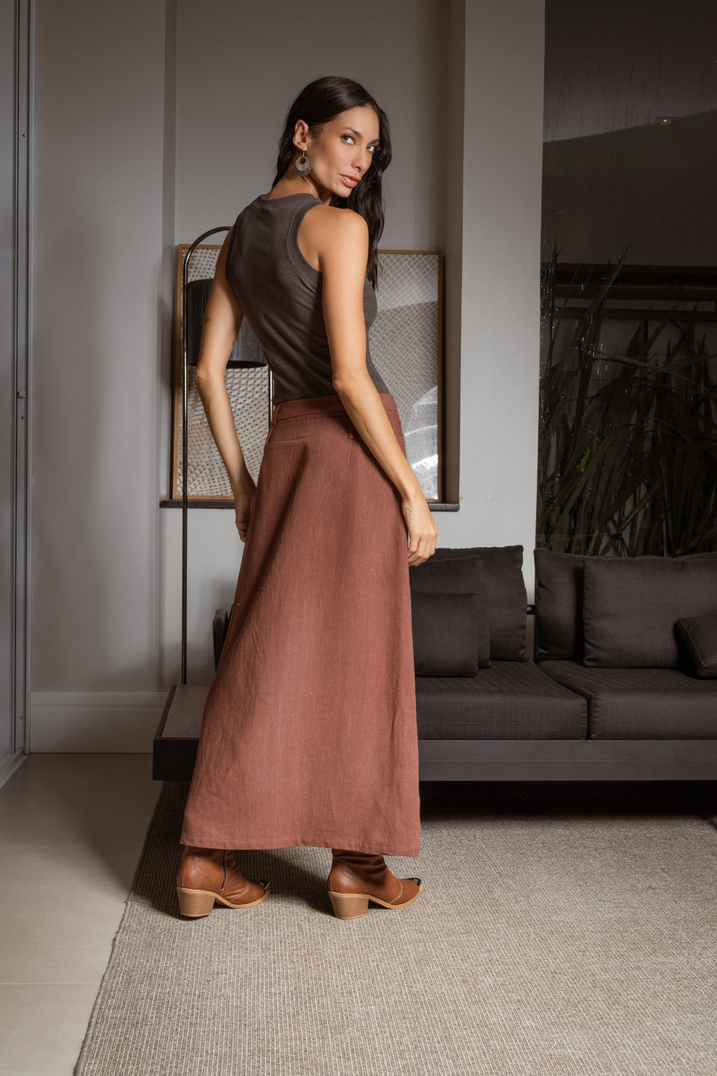 Saia midi com fenda
