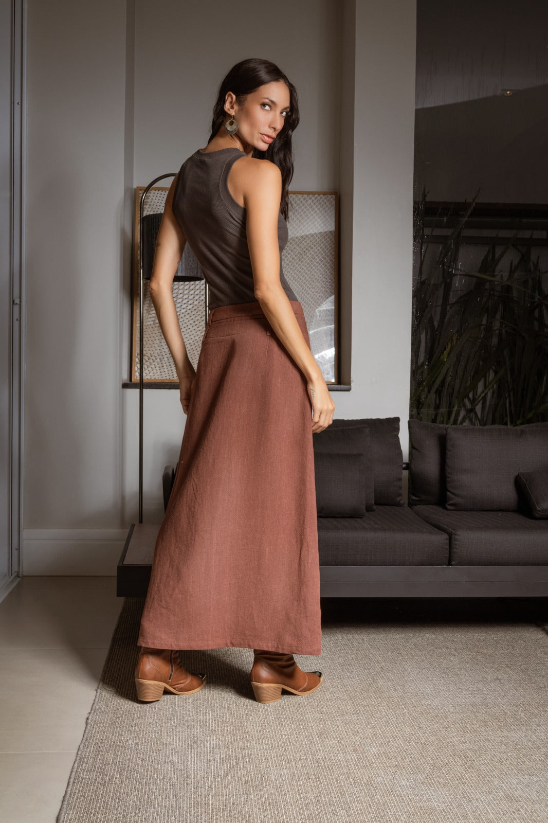 Saia midi com fenda