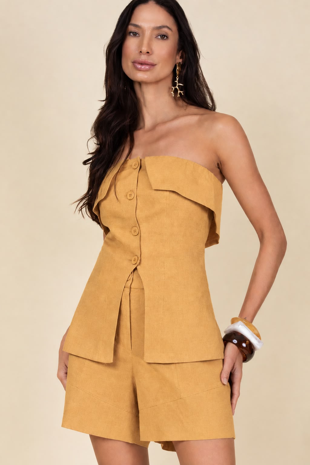 Conjunto colete strapless e short