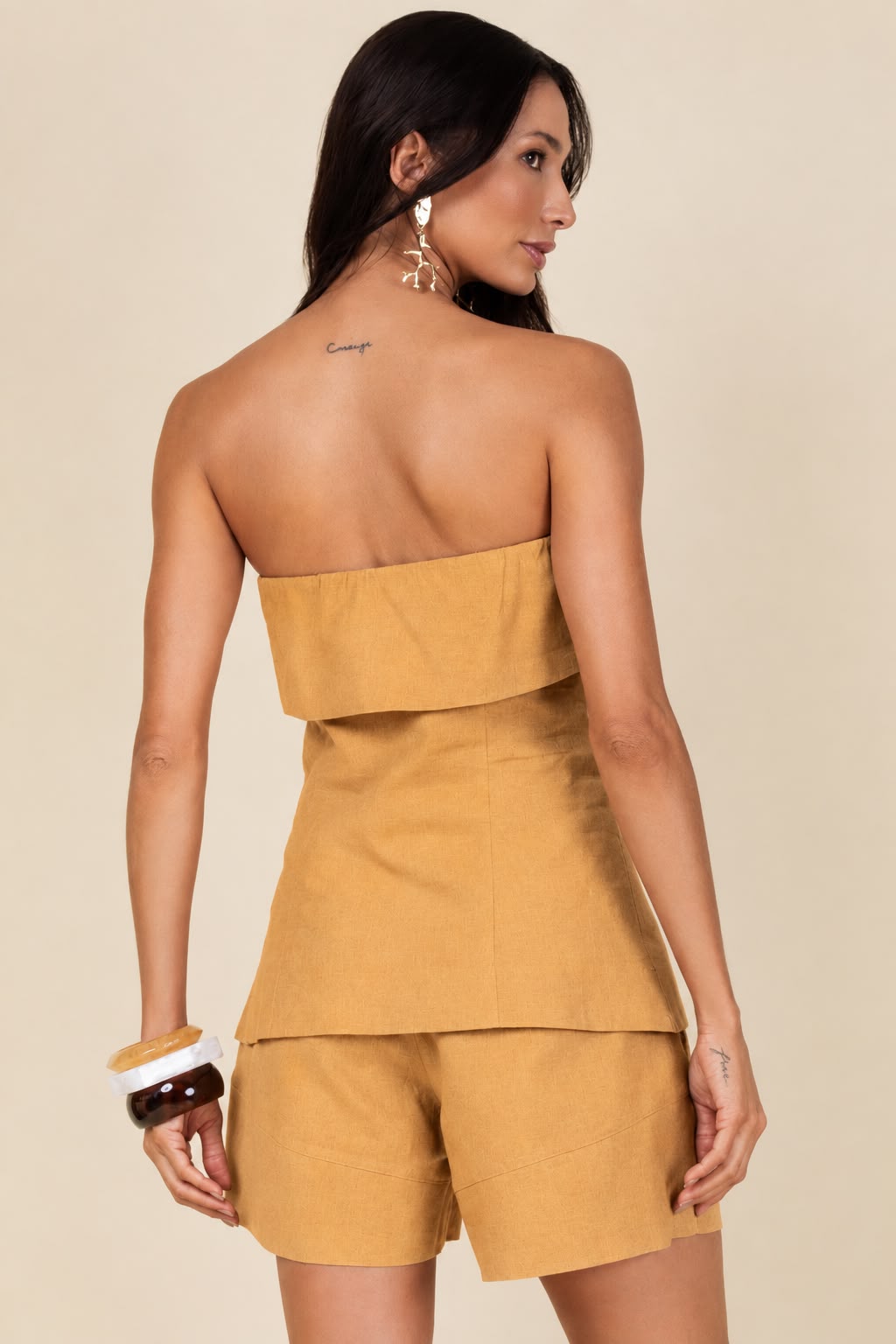 Conjunto colete strapless e short