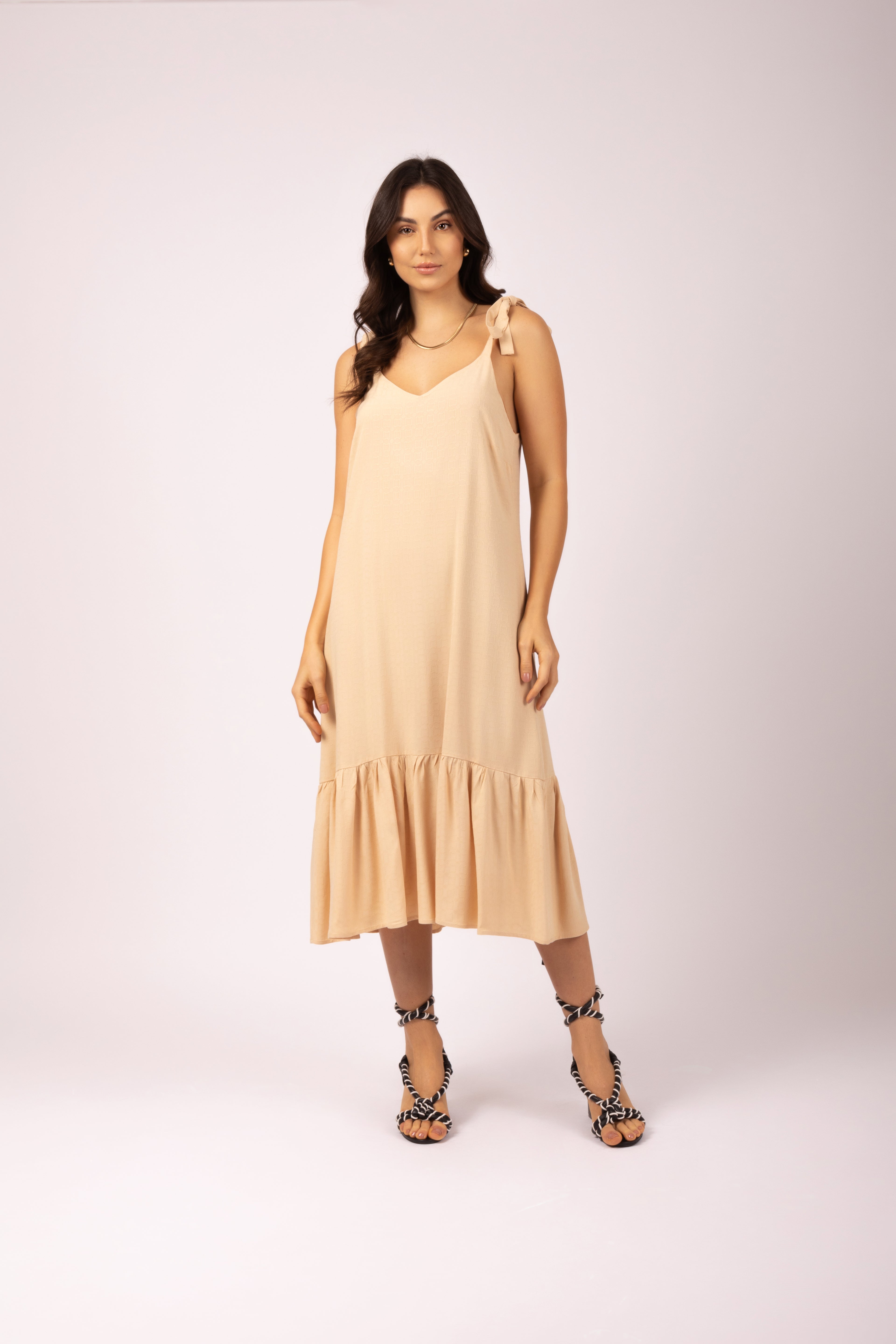 Vestido midi com amarração nos ombros