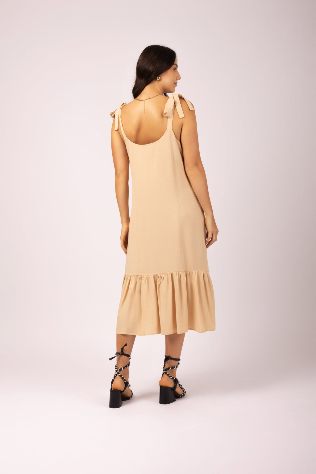 Vestido midi com amarração nos ombros