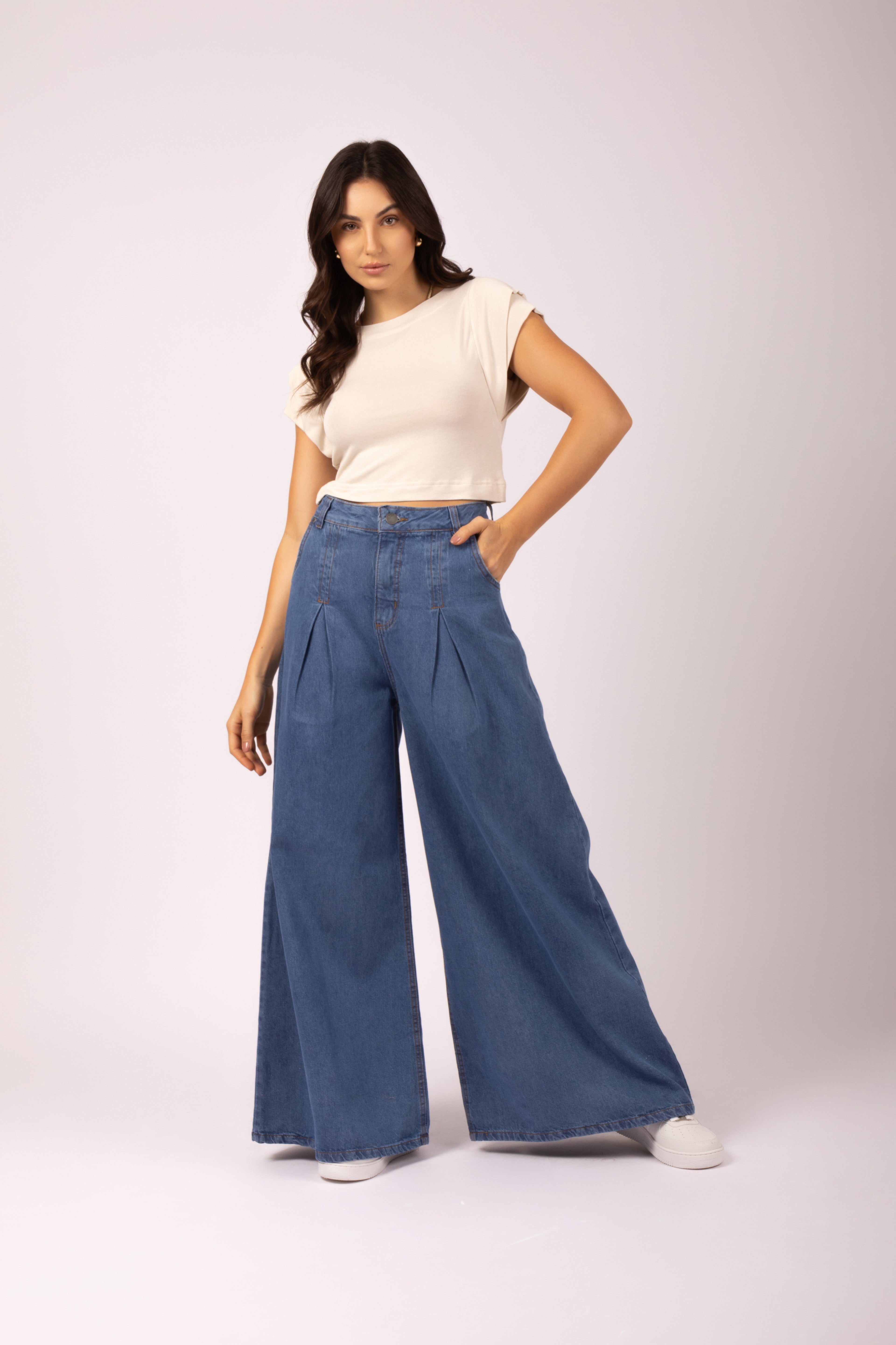 Cropped com detalhe no ombro