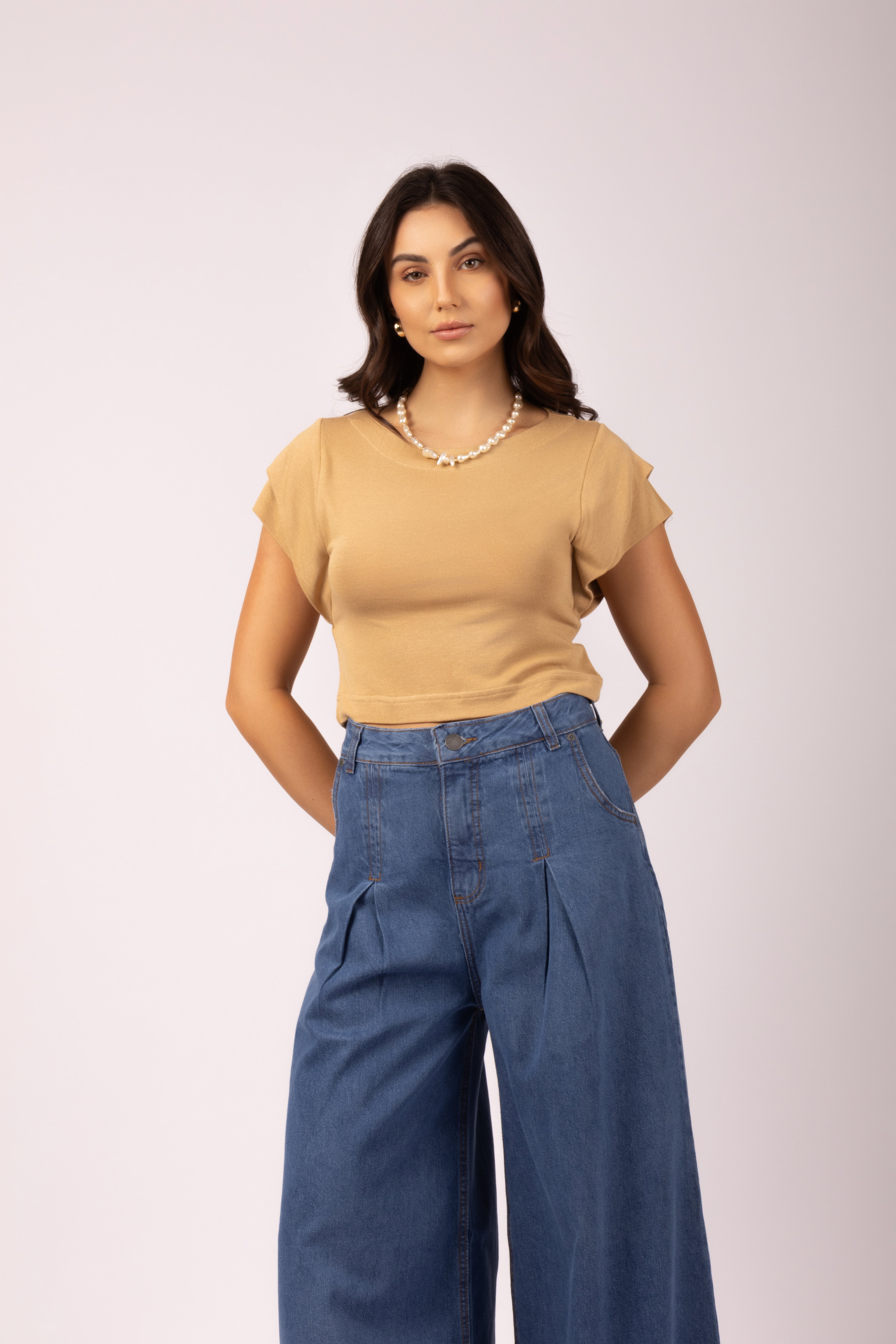 Cropped com detalhe no ombro