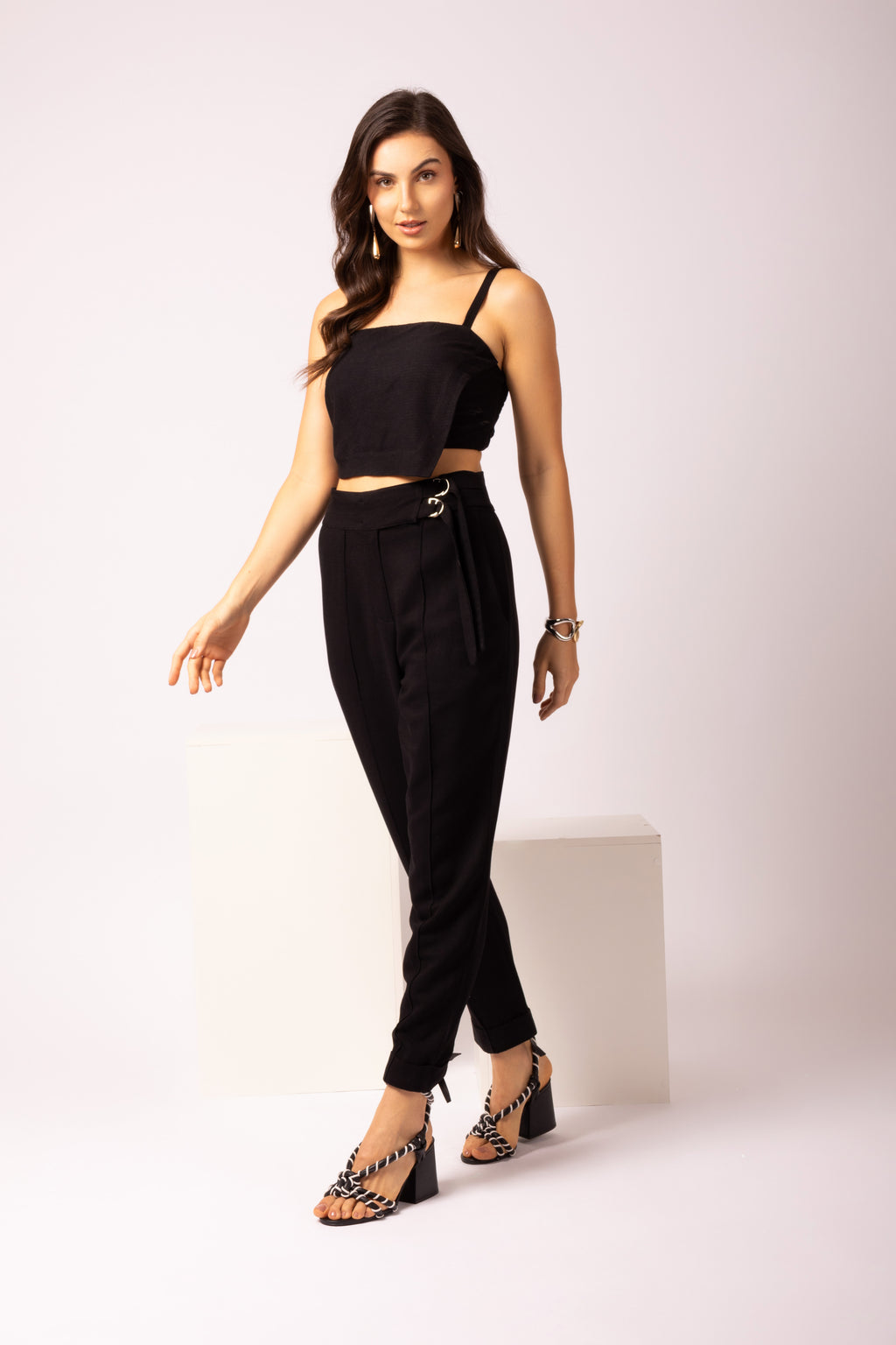 Conjunto de top e calça reta com detalhe