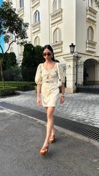 Vestido curto com nós