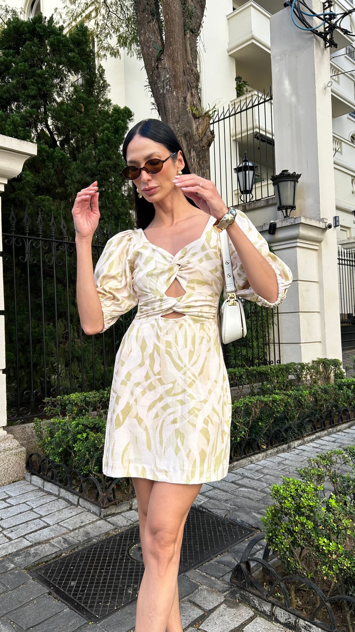 Vestido curto com nós