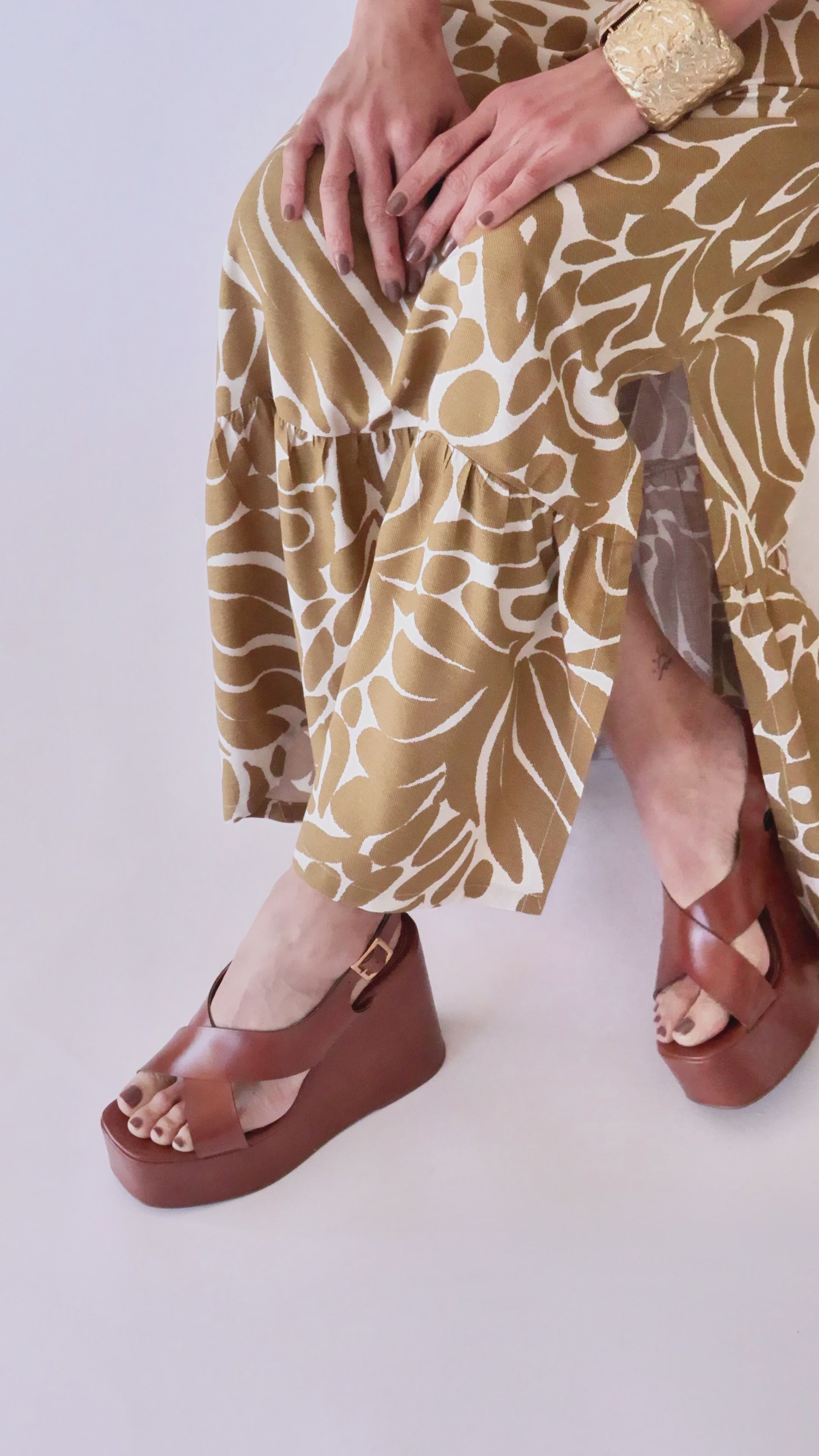 Vestido longo estampado com alças finas