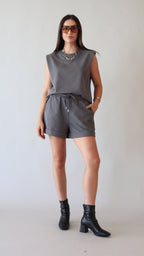 Conjunto de regata com obreiras e shorts