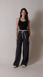 Calça pantalona risca de giz