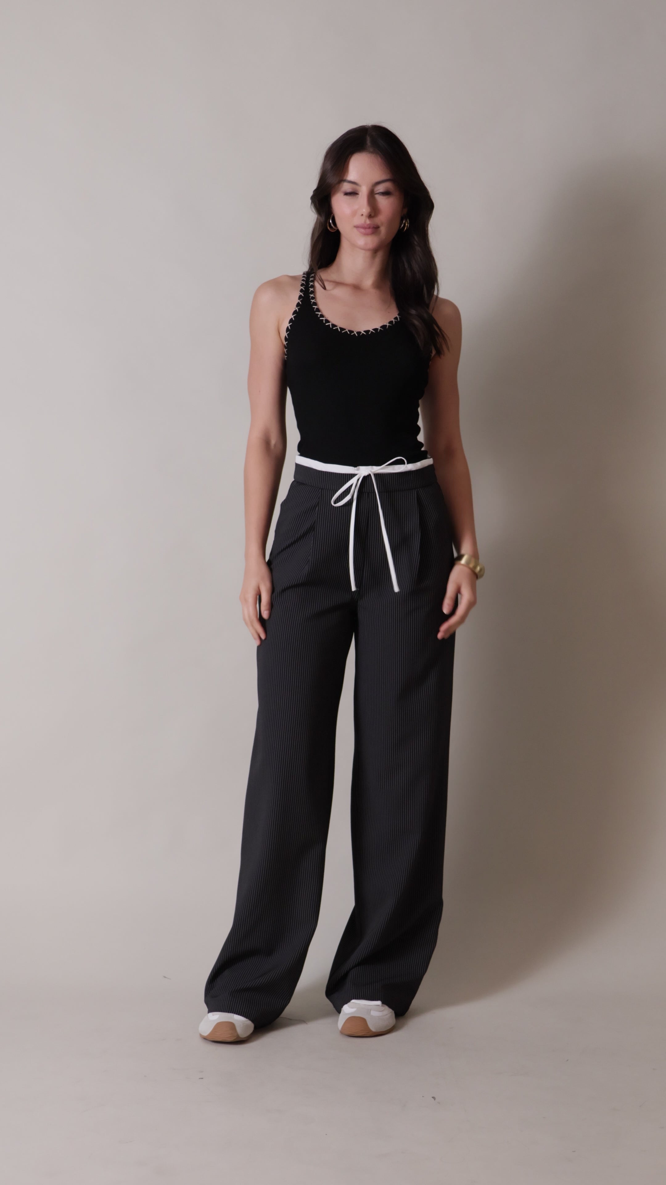 Calça pantalona risca de giz