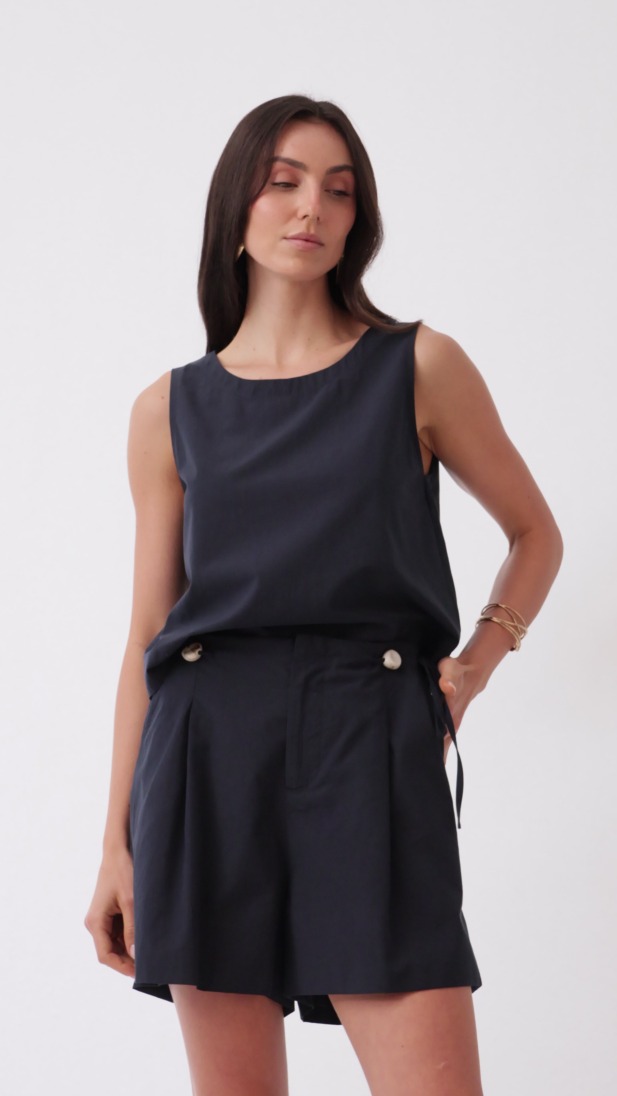 Regata decote redondo azul - look completo