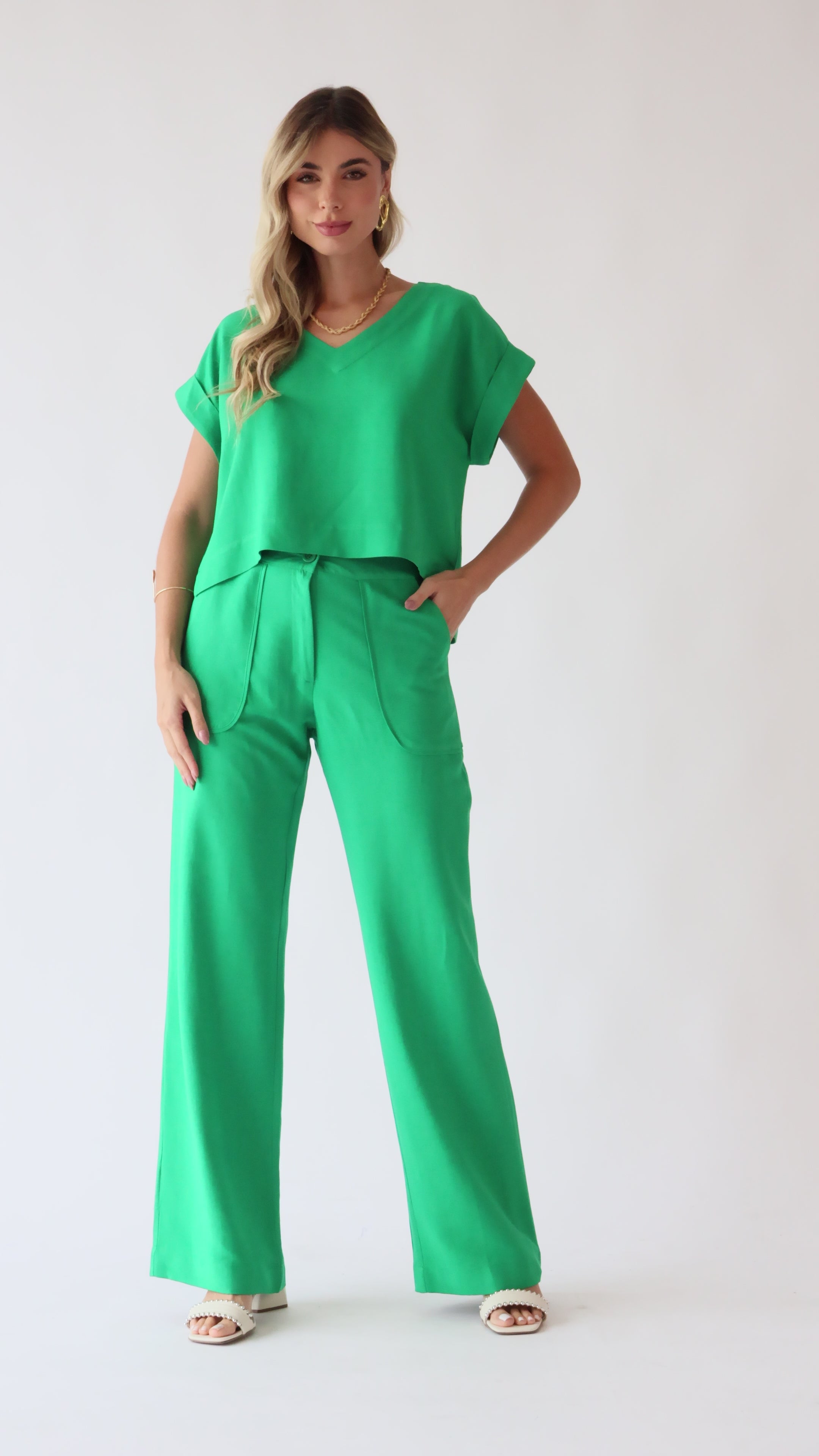 Conjunto de máxi cropped com calça