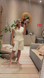 Conjunto colete transpassado e bermuda