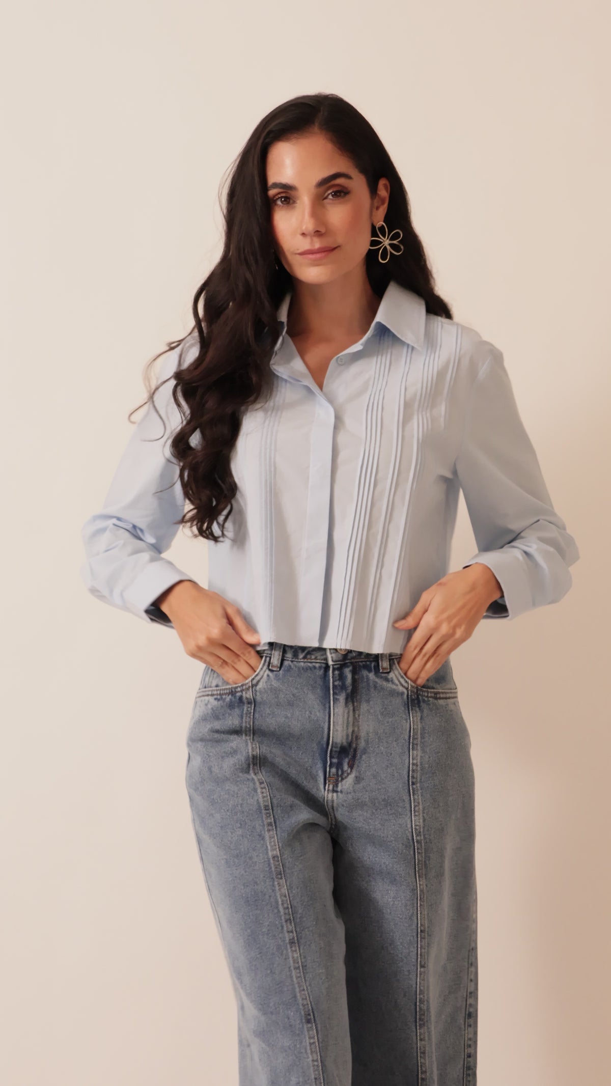 Camisa Cropped com Nervuras Frontais