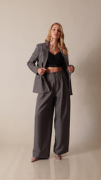 Calça alfaiataria com pregas