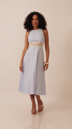Vestido midi listrado com renda