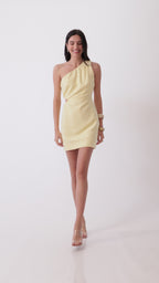 Vestido ombro único abertura lateral