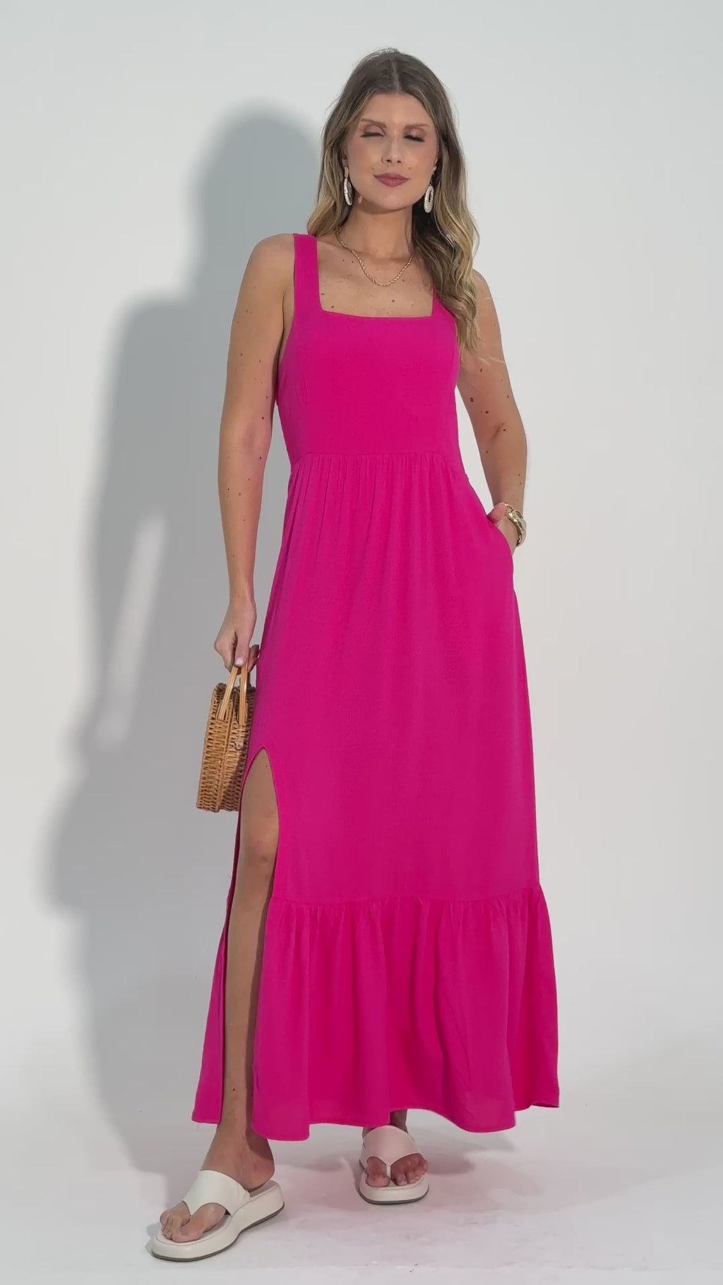 Vestido longo com babado maria e fenda