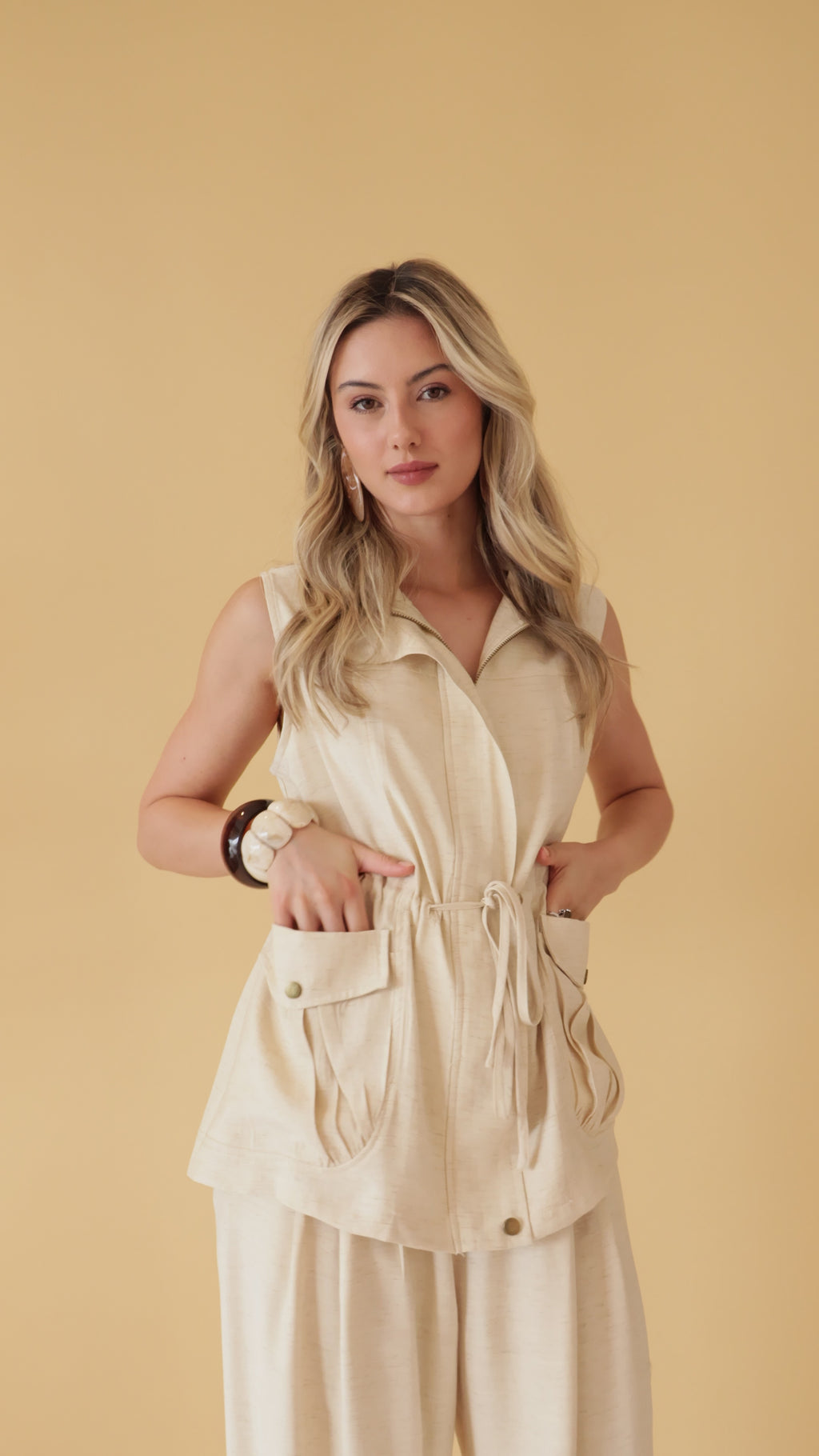 Calça pantalona com cintura alta