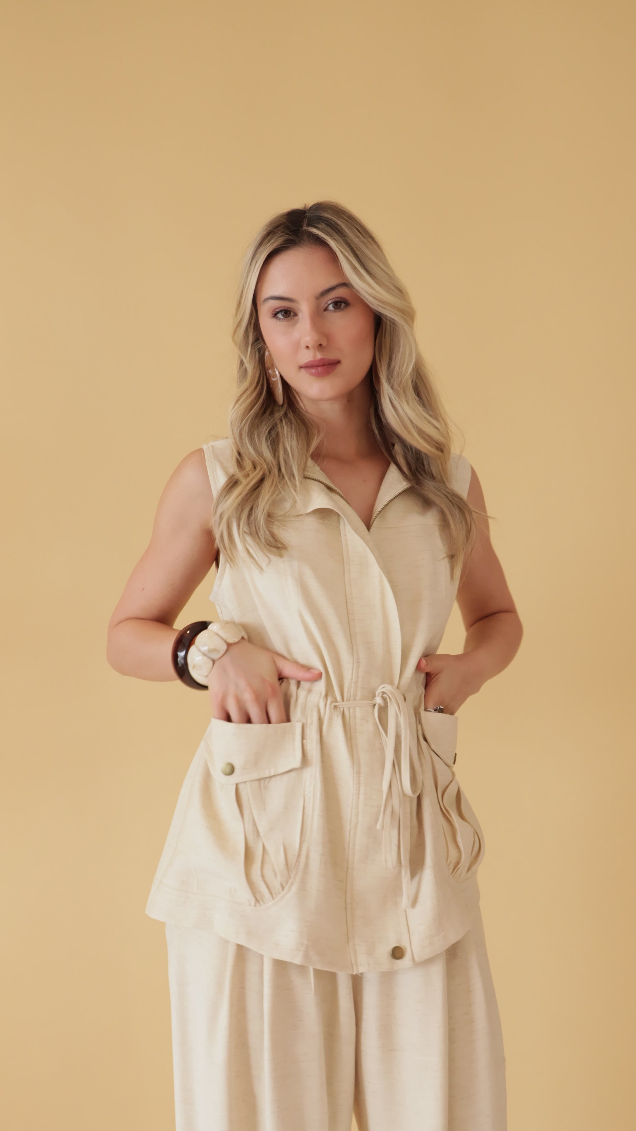 Calça pantalona com cintura alta