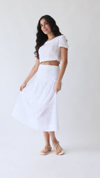 Conjunto de cropped e saia midi