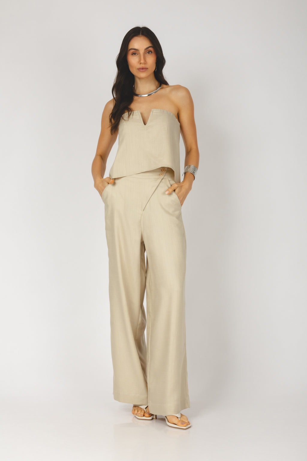 Conjunto cropped decote V e calça pantalona