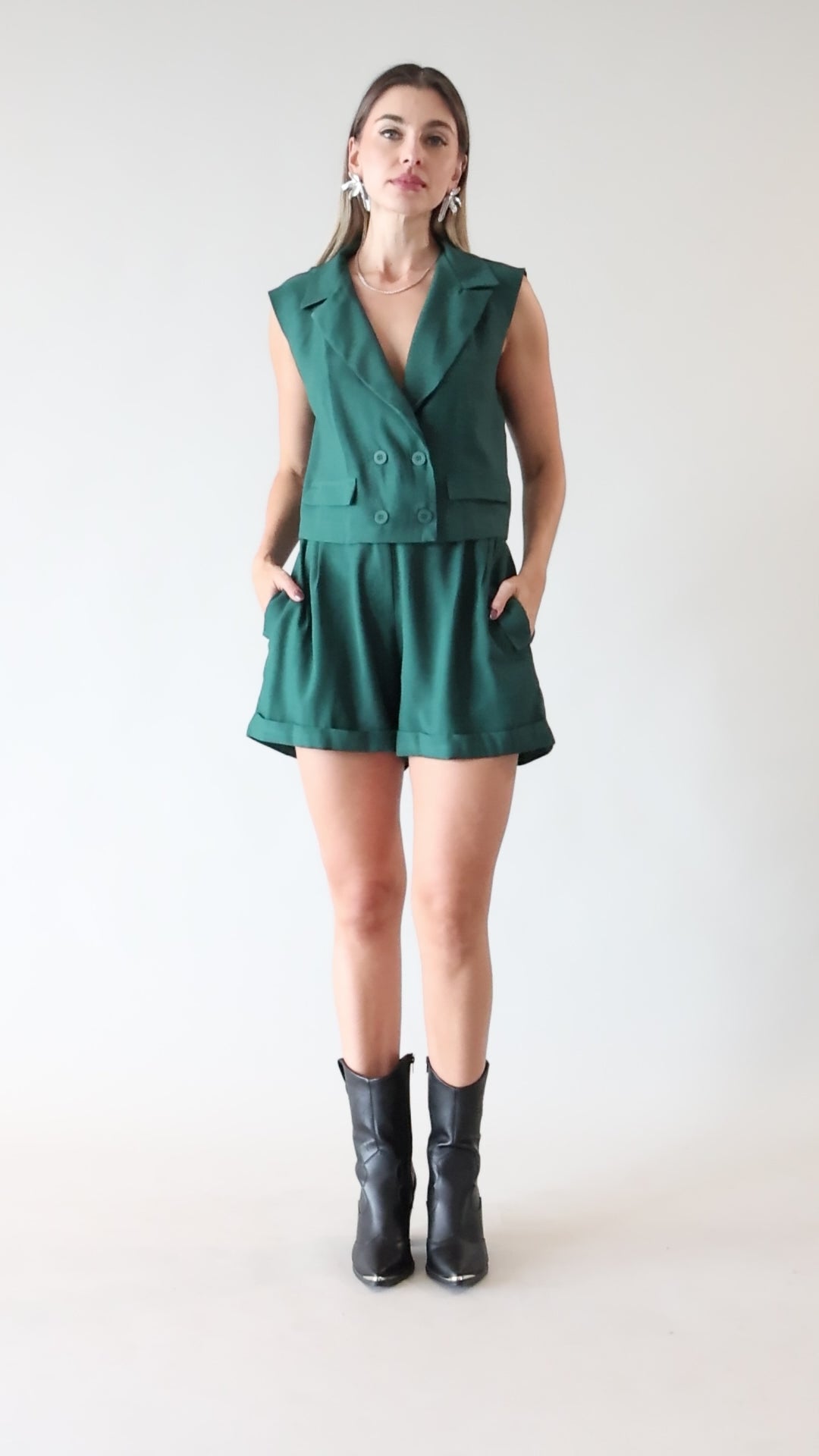 Conjunto de colete e shorts alfaiataria