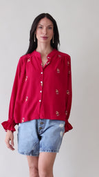 Bata com detalhes florais