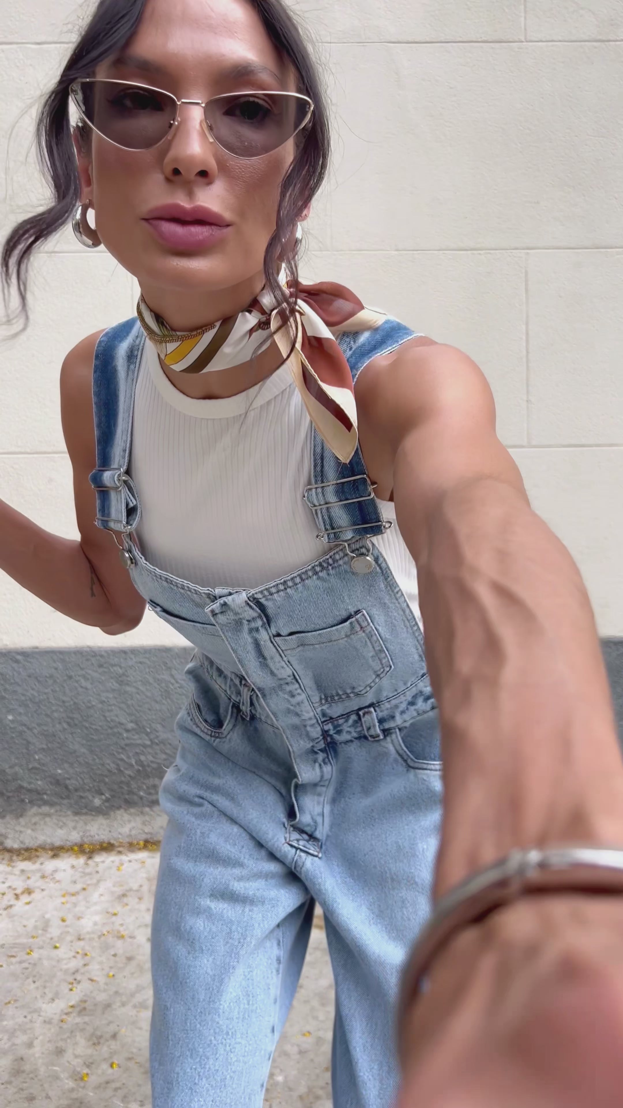 Jardineira jeans wide leg