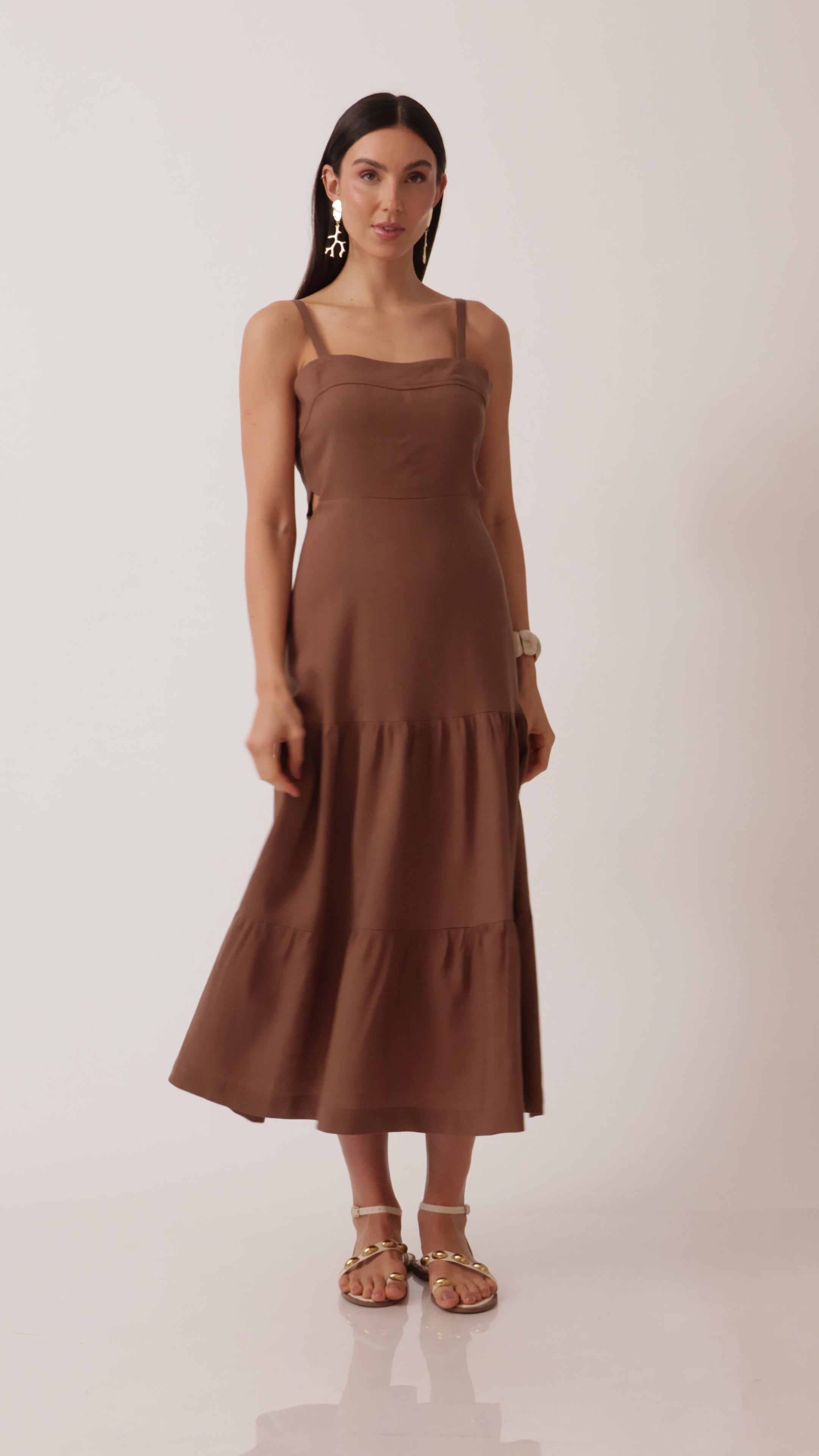 Vestido com abertura na cintura